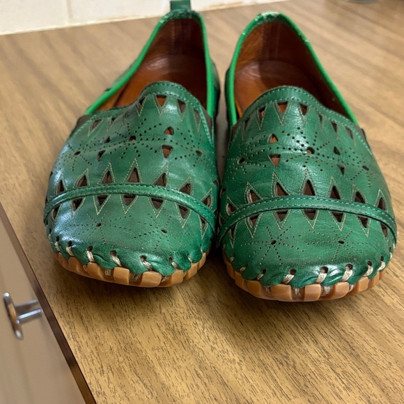 Spring Step Green Flats - Picture 2 of 5